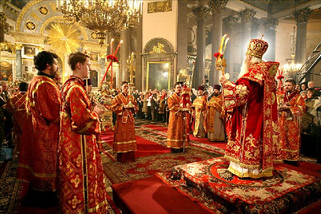 К чему снится церковь, видеть во сне церковь внутри с иконами и батюшку, ставить свечу в церкви, к чему снится горящая церковь - подробное толкование сна