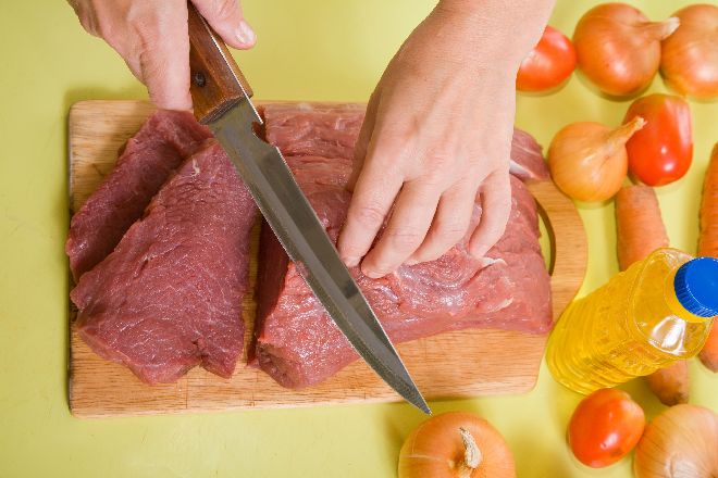 К чему снится сырое мясо, видеть во сне кусок сырого мяса, есть, резать - подробное толкование сна